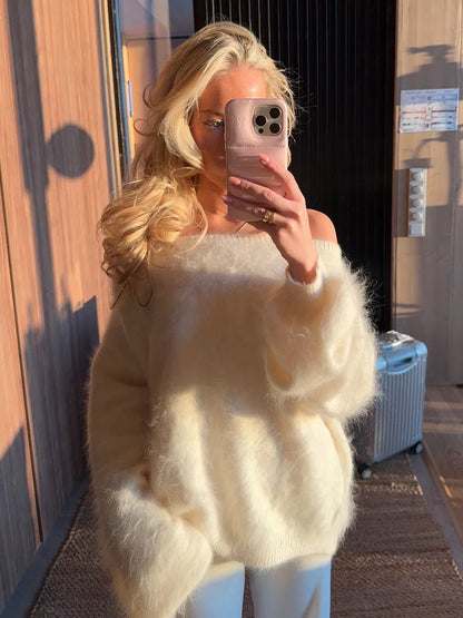Maglia Fluffy Oversize a Spalla Scoperta in Misto Mohair — Stile Minimal Chic-ideale per le sere di Primavera