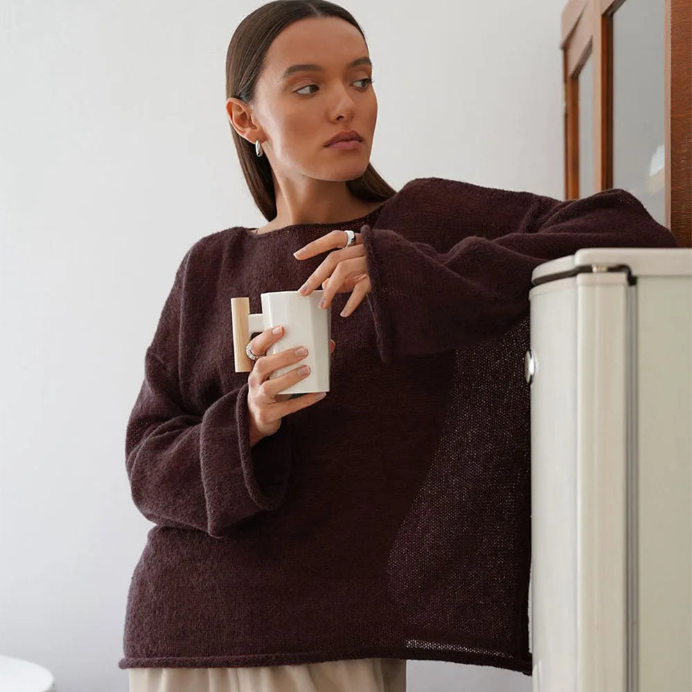 Pullover fashion a maglia traforata, scollo a barca,  vestibilità ampia, ampia gamma di colori, ideale per le sere di Primavera