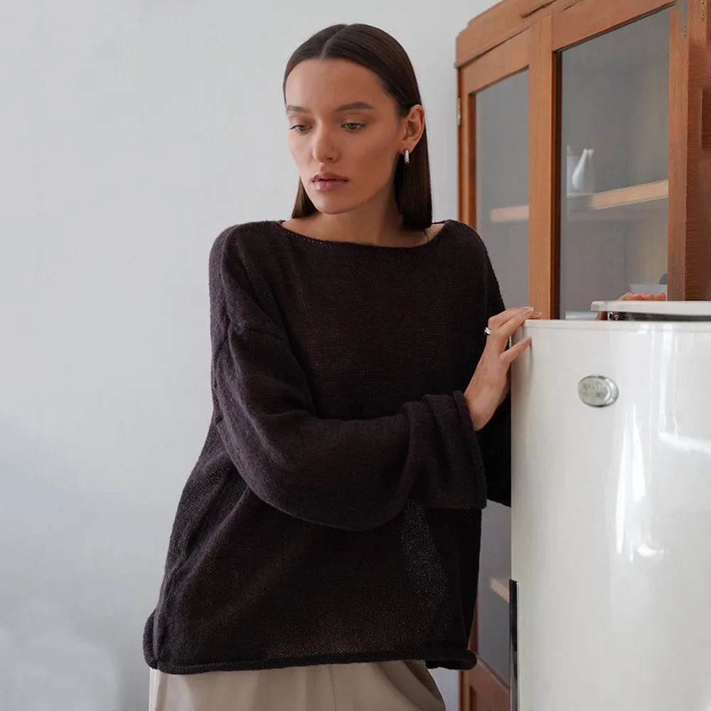 Pullover fashion a maglia traforata, scollo a barca,  vestibilità ampia, ampia gamma di colori, ideale per le sere di Primavera
