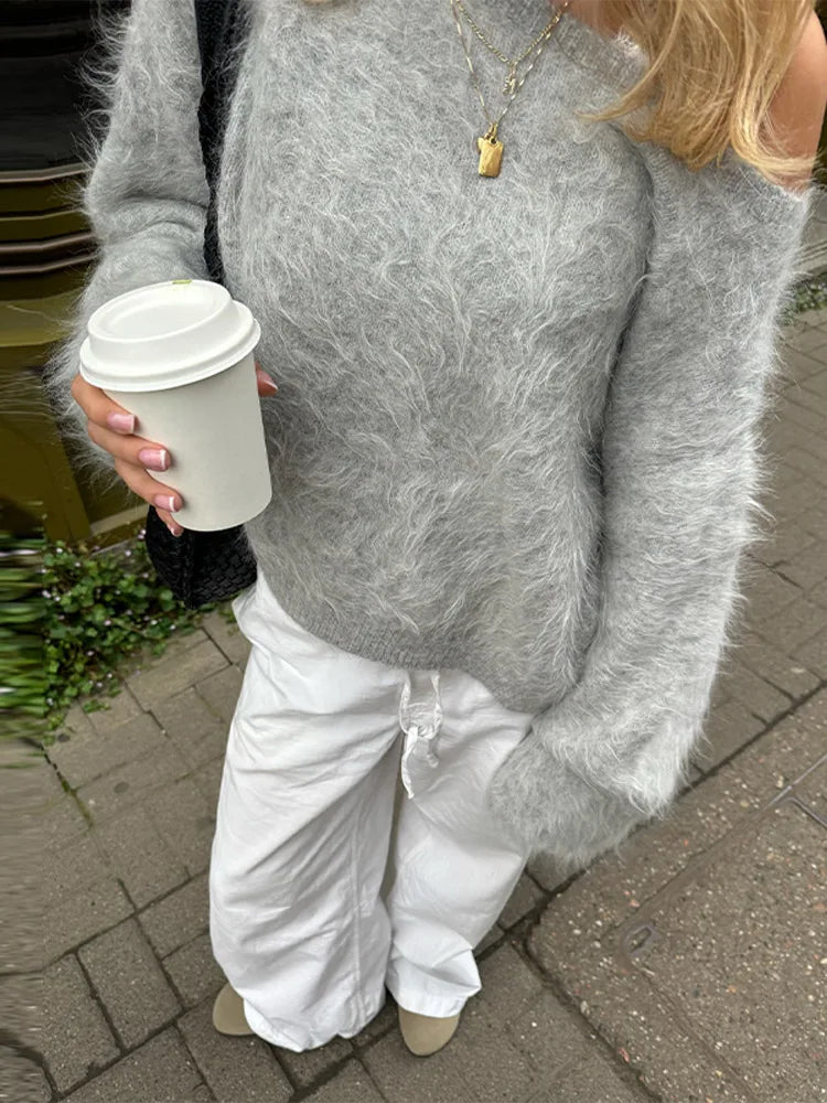 Maglia Fluffy Oversize a Spalla Scoperta in Misto Mohair — Stile Minimal Chic-ideale per le sere di Primavera