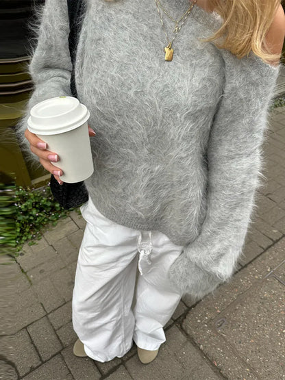 Maglia Fluffy Oversize a Spalla Scoperta in Misto Mohair — Stile Minimal Chic-ideale per le sere di Primavera