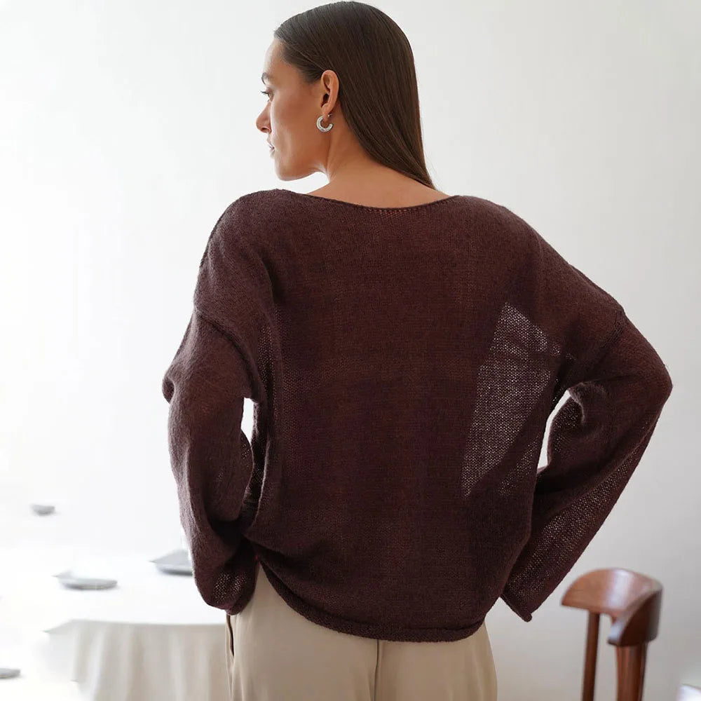 Pullover fashion a maglia traforata, scollo a barca,  vestibilità ampia, ampia gamma di colori, ideale per le sere di Primavera