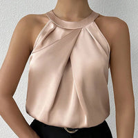 Top in Raso impreziosito da un’elegante Allacciatura al Collo