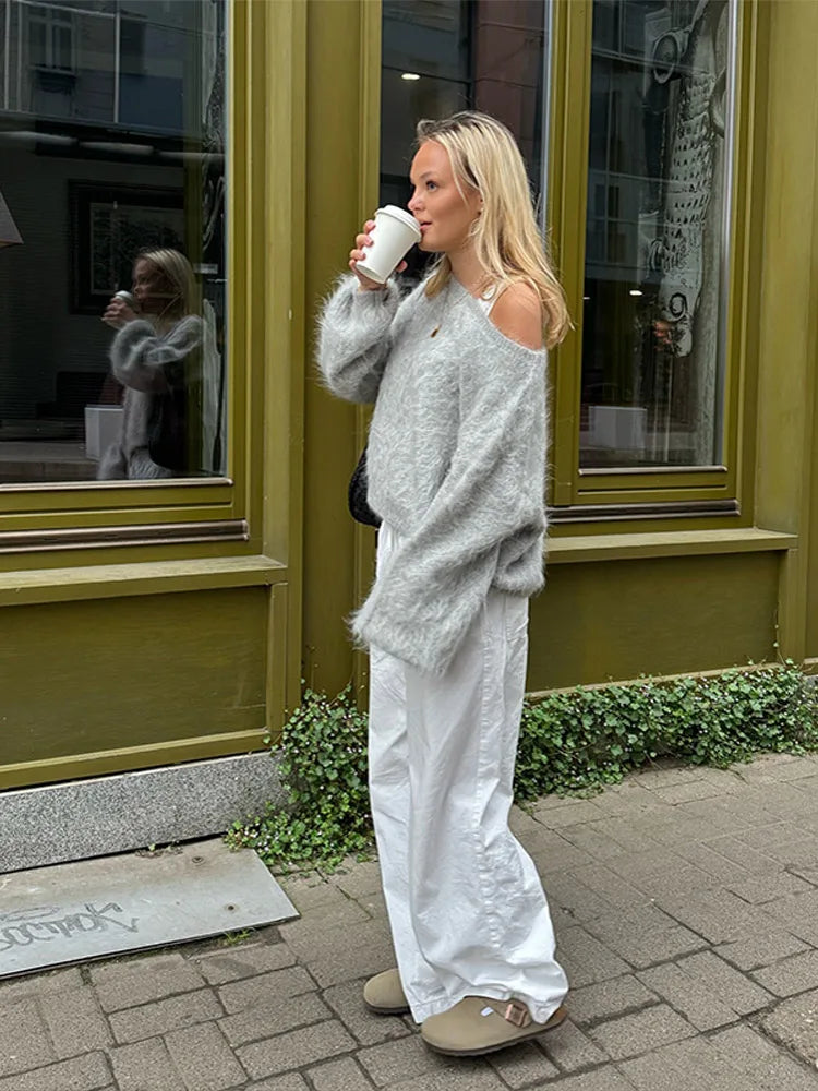 Maglia Fluffy Oversize a Spalla Scoperta in Misto Mohair — Stile Minimal Chic-ideale per le sere di Primavera
