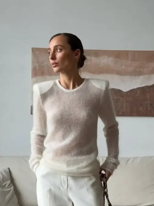 Pullover girocollo a trama larga, slim fit,  outfit sexy  e minimal per la primavera 2026.