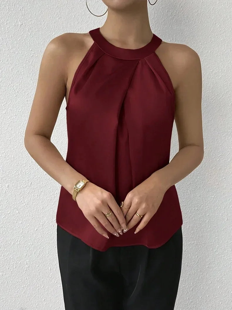 Top in Raso impreziosito da un’elegante Allacciatura al Collo